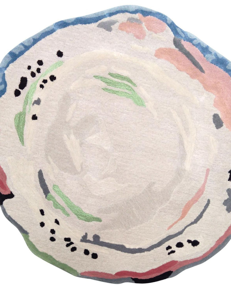 Penseel vloerkleed MZ-Y011, zachte blush en crème verf met losse zwarte en groene toetsen, als een doek dat nog nat is