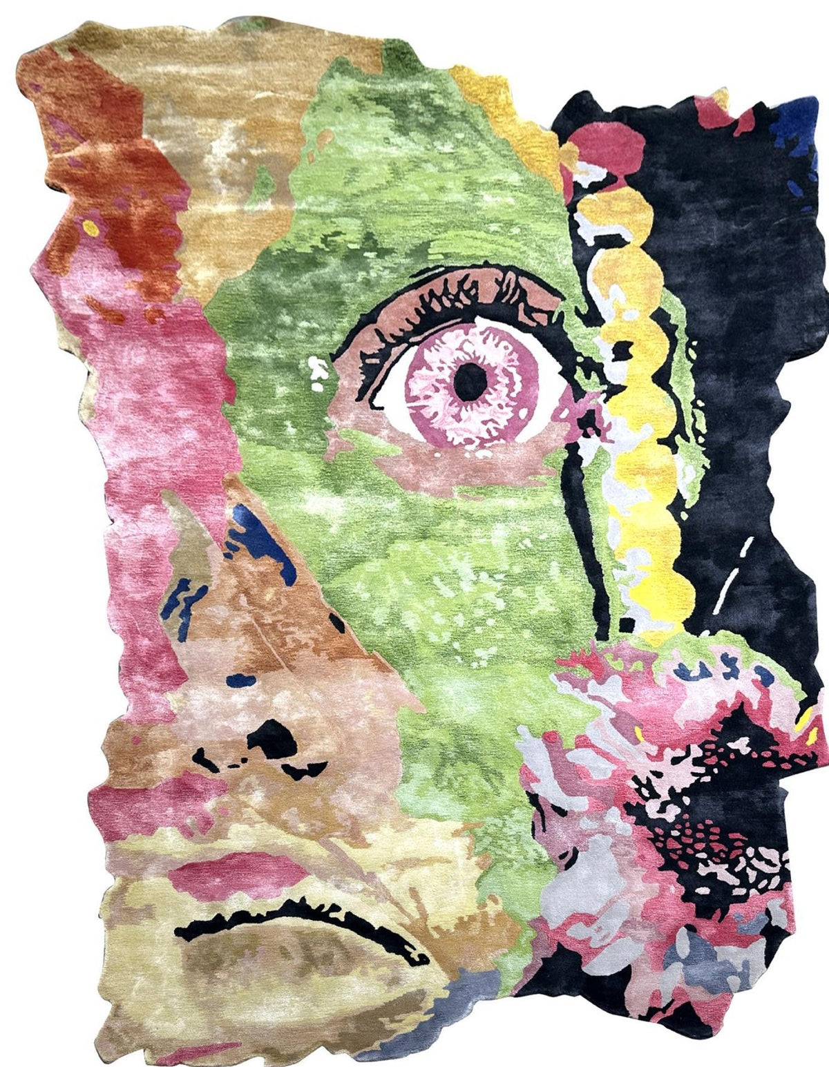 Portret vloerkleed MZ-Y015, een abstract gezicht in felroze, geel en groen, opgebouwd uit ruwe vlakken