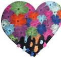 Hart vloerkleed MZ-Y033, een hartvormig kleed met felgekleurde bloemen op een zwarte ondergrond