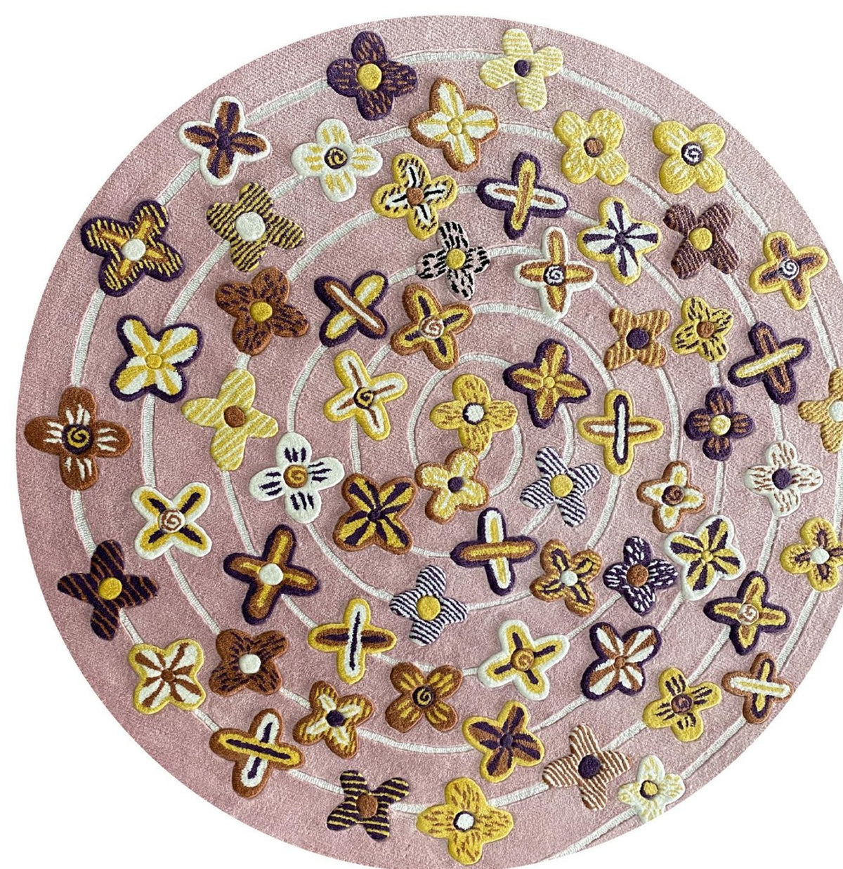Sprankel vloerkleed MZ-Y055, kleine gouden en paarse bloemen liggen verspreid over een zacht blush vlak