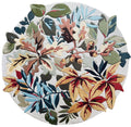 Botanica vloerkleed MZ-Y248, bladeren en takken in koraal, mosgroen en inktblauw liggen als een dicht bos over een licht vlak