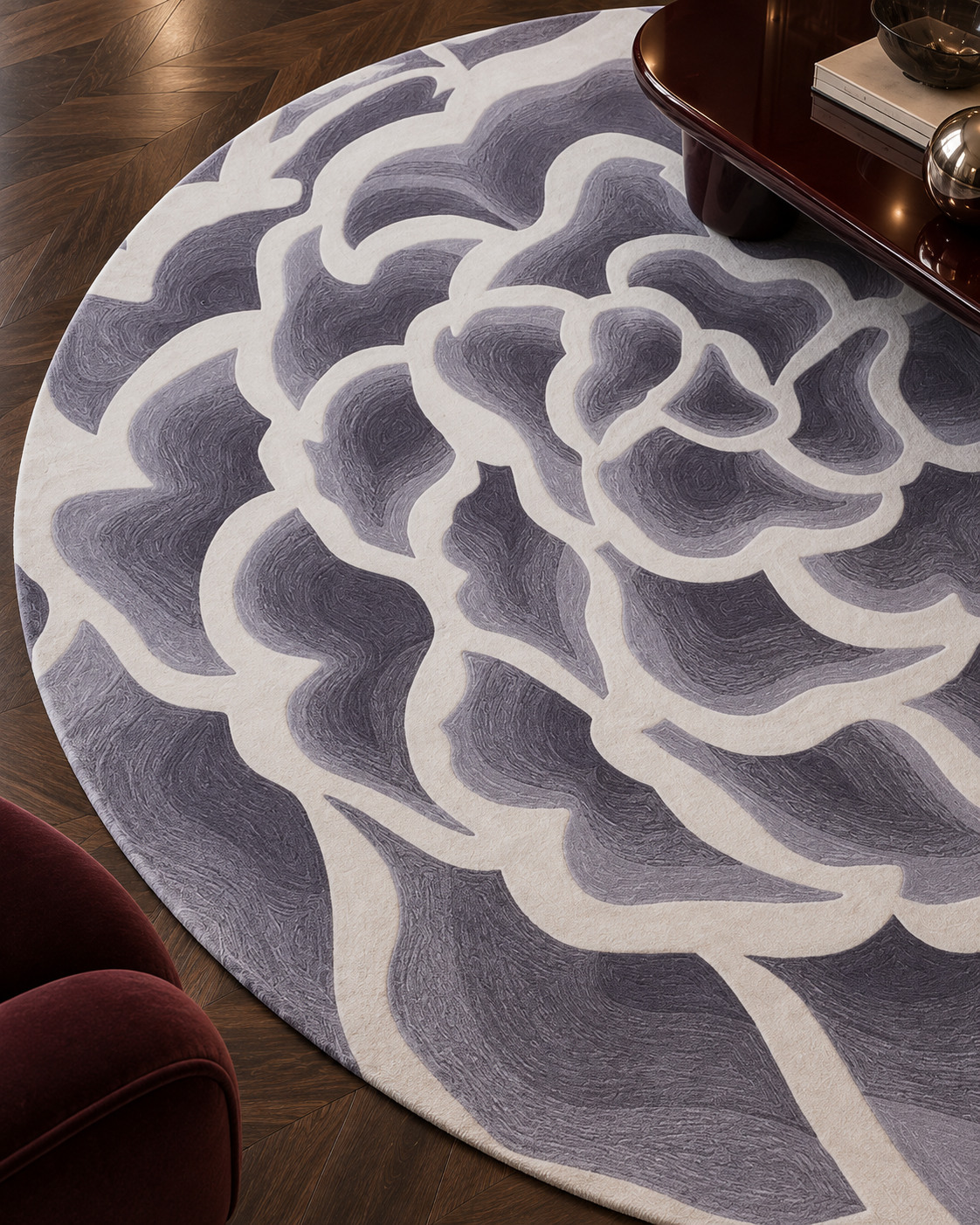 Camelia vloerkleed MZ-Y339, een grote camelia in lila en grijsviolet, uitgetekend met brede crèmewitte lijnen op een rond vlak, beeld 5